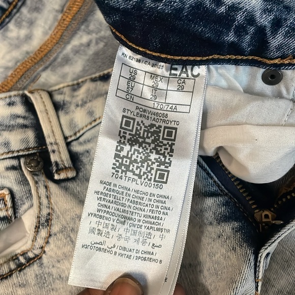 Guess Jeans - Picture 10 of 10